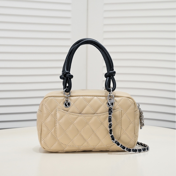 シャネルバッグ側面デザイン